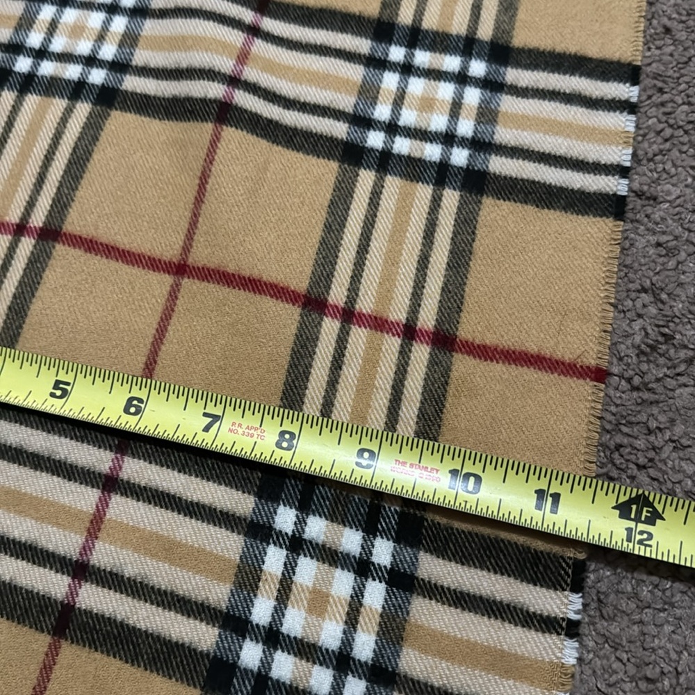 Gorgeous Fall Must Have-Cashmink by V Fraas Scarf-Plaid-100% Acrylic-Light Wear - Picture 10 of 11